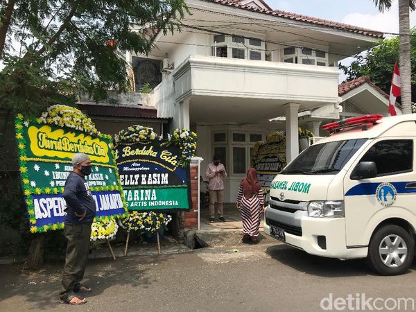 Suasana Rumah Duka Elly Kasim