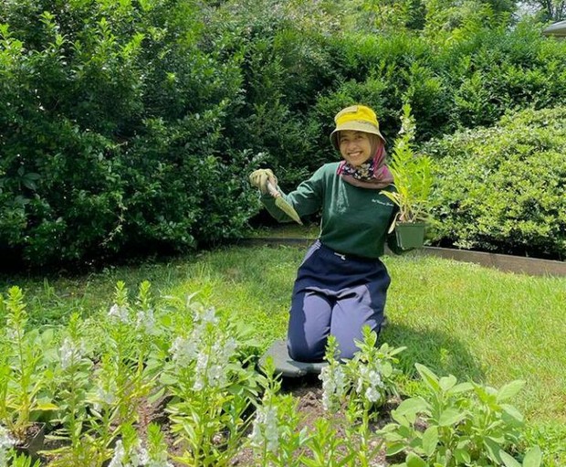 Elvira Siska Erawati/foto: instagram.com/elvirasiskaa Elvira menghabiskan waktunya di rumah kebun atau greenhouse