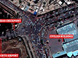 Penampakan Bandara Kabul Masih Disesaki Pengungsi usai Diguncang Bom