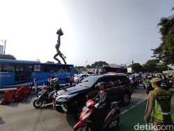 Ganjil Genap Masih Berlaku di Jl Sudirman, Sejumlah Mobil Diputar Balik