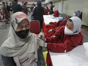 Saat Ribuan Mahasiswa Antusias Ikut Vaksinasi Massal di Yogyakarta