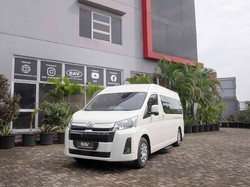 Mewah! Interior Toyota HiAce Ini Dirombak Total, Ada Kasur sampai WC