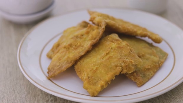 Kulit ayam KW dari telur | Foto : Youtube/Cocopaw Cooking