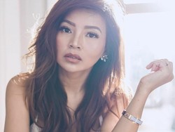 Seksi di Usia 40, Olive Lee Dikira Kakak dari 3 Anaknya!