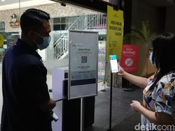 Antusias Wong Solo Sambut Hari Pertama Pembukaan Mal