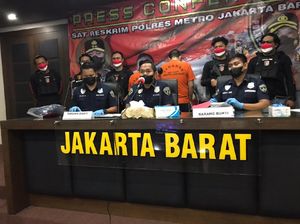 Modus Copet dalam Lift Mal yang Gasak iPhone Selebgram: Ajak Obrol-Pepet Modus Copet dalam Lift Mal yang Gasak iPhone Selebgram: Ajak Obrol-Pepet