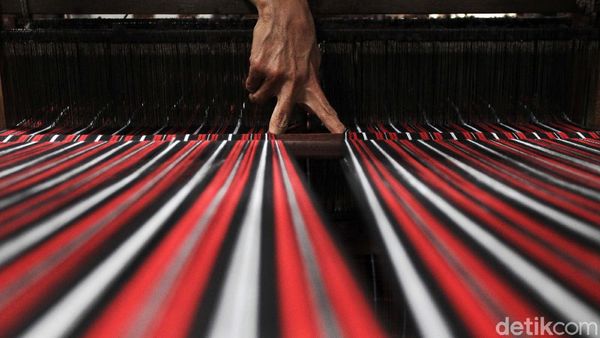 PPKM Dilonggarkan, Produksi Tenun Lurik Meningkat