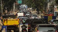 Proyek Perbaikan Trotoar yang Bikin Macet dan Debu