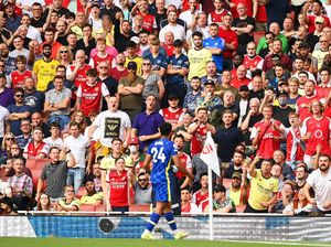 Dicari! Suporter Arsenal yang Timpuk Bek Chelsea Pakai Botol