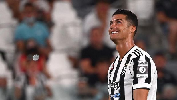 (FILES) This file photo taken on August 14, 2021 shows Juventus' Portuguese forward Cristiano Ronaldo reacting during the friendly football match Juventus vs Atalanta at the Allianz Stadium in Turin on August 14, 2021. - To this day, Portuguese forward Cristiano Ronaldo is still playing for Juventus in the Serie A 2021-2022 championship. (Photo by MARCO BERTORELLO / AFP)