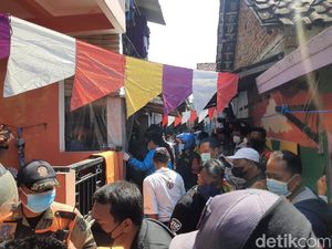 Rumah di Surabaya Tiba-tiba Ambruk, Ketua RT: Yang Ambruk Lantai Dua