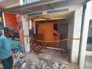 Ini Penampakan Rumah Ambruk di Surabaya yang Tewaskan Satu Orang