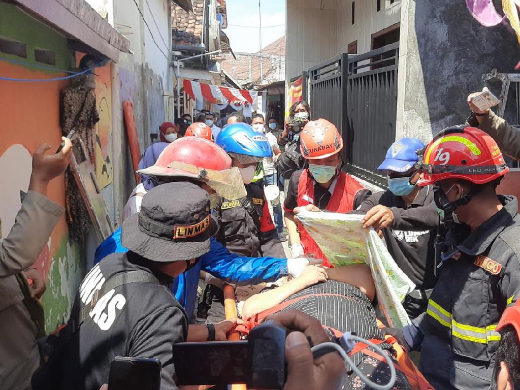 Kesaksian Tetangga Saat Rumah di Surabaya Tiba-tiba Ambruk Timpa 3 Penghuni