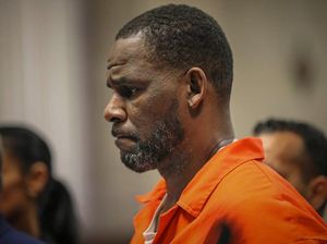 R Kelly Terungkap Memproduksi Konten Pornografi Anak R Kelly Terungkap Memproduksi Konten Pornografi Anak