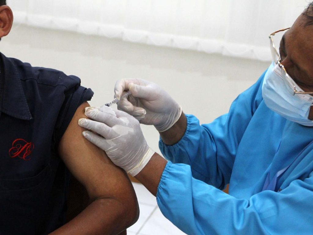 Vaksinasi Terus Dikebut, 1.000 Dosis Lagi Disuntik ke Warga Ciracas