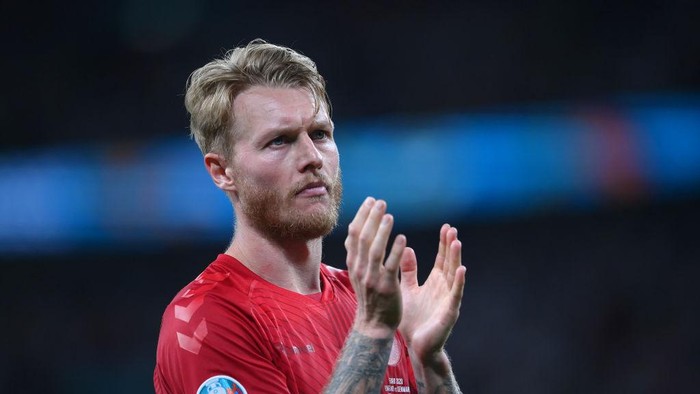 LONDON, ENGLAND - JULY 07: Simon Kjaer of Denmark applauds the fans following defeat in the UEFA Euro 2020 Championship Semi-final match between England and Denmark at Wembley Stadium on July 07, 2021 in London, England. (Photo by Laurence Griffiths/Getty Images)