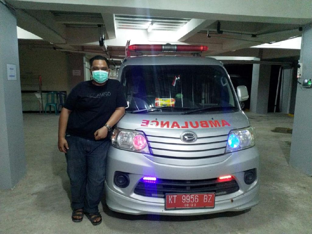 Apa Rasanya Bisa Salip Mobil Jokowi? Ini Pengakuan Sopir Ambulans yang Asapi Konvoi RI 1