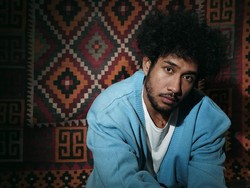 Teddy Adhitya Lepas Langit Favoritku, Lagu Pertama dari Triloginya