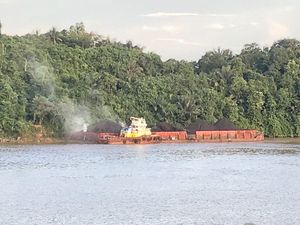 Batu Bara Terbakar-Asap Masuk Mal di Samarinda, KSOP dan Polisi Selidiki Batu Bara Terbakar-Asap Masuk Mal di Samarinda, KSOP dan Polisi Selidiki