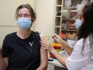 Dosis Ketiga sebagai Booster, Efektif atau Hanya Buang-buang Vaksin?