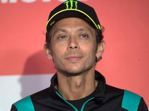 Lagi-lagi Masalah Ban Bikin Rossi Melorot