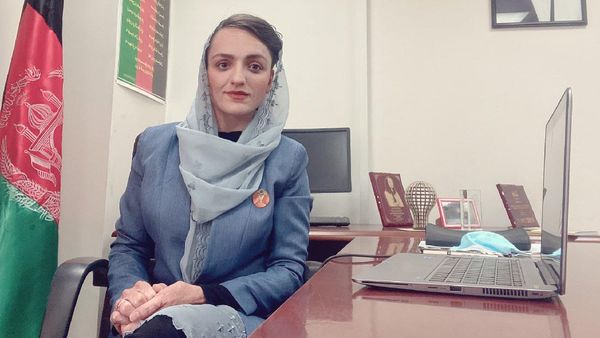 10 Foto Wali Kota Wanita Afghanistan yang Menangis Melarikan Diri ke Jerman