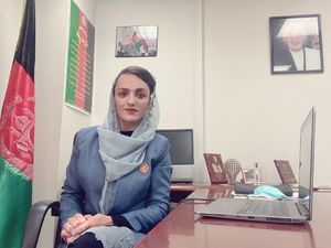 10 Foto Wali Kota Wanita Afghanistan yang Menangis Melarikan Diri ke Jerman 10 Foto Wali Kota Wanita Afghanistan yang Menangis Melarikan Diri ke Jerman