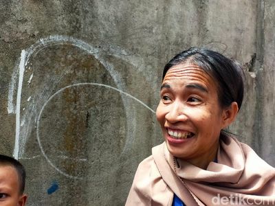 Potret Ibu Ani Pina yang Viral Mirip Jokowi