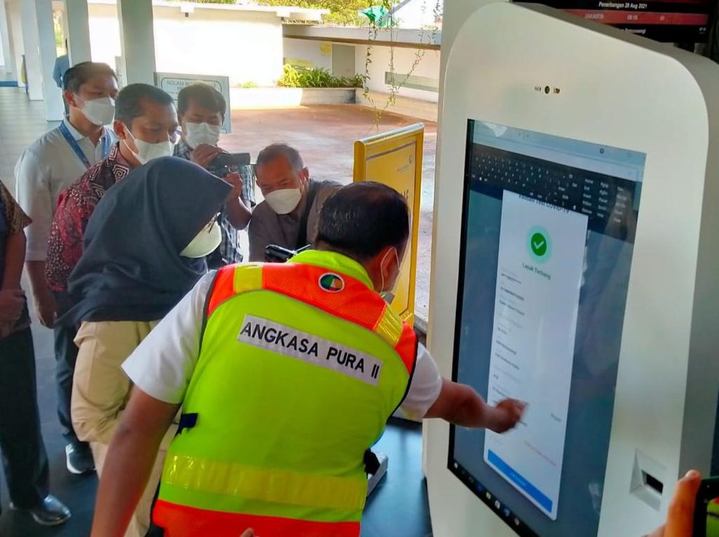 Aplikasi PeduliLindungi di Bandara Banyuwangi Diapresiasi