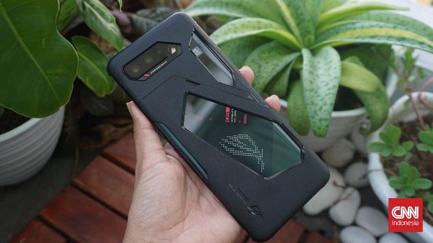 Asus ROG Phone 5. CNN Indonesia/ Eka Santhika