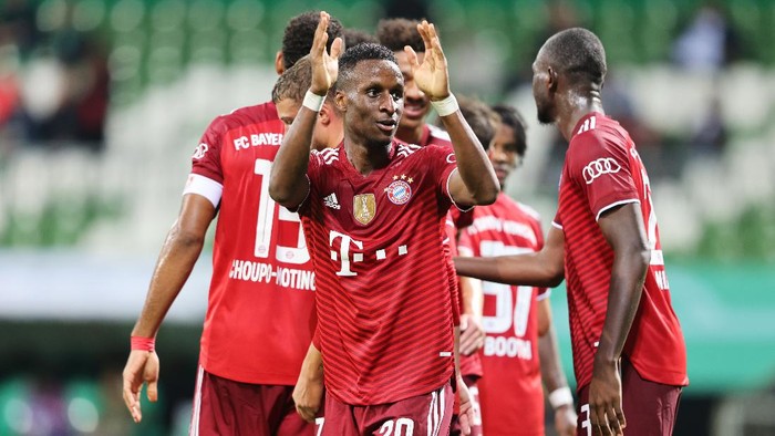 Bayern Munich BREMEN, GERMANY - AUGUST 25: Bouna Sarr of FC Bayern Muenchen celebrates after scoring their teams eleventh goal during the DFB Cup first round match between Bremer SV and Bayern Munchen at Wohninvest Weserstadion on August 25, 2021 in Bremen, Germany. (Photo by Joern Pollex/Getty Images)