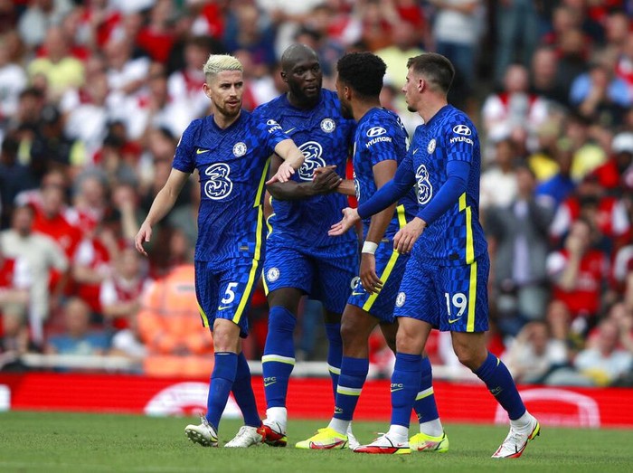Chelsea's Reece James, second right, celebrates with teammates after scoring his side's second goal during the English Premier League soccer match between Arsenal and Chelsea at the Emirates stadium in London, England, Sunday, Aug. 22, 2021. (AP Photo/Ian Walton)