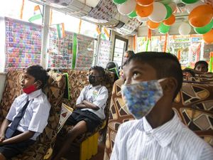 Sekolah di India Mulai Dibuka Lagi di Tengah Lonjakan Covid-19 Sekolah di India Mulai Dibuka Lagi di Tengah Lonjakan Covid-19