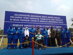 CT ARSA Foundation dan TNI AL Gelar Vaksinasi di Muara Gembong