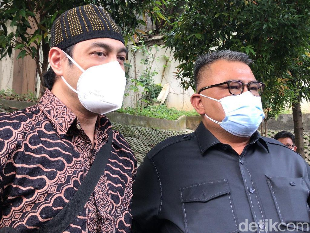 Resmi Cerai, Tensi Ferry Irawan Tinggi Resmi Cerai, Tensi Ferry Irawan Tinggi