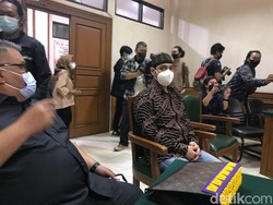 Hadiri Sidang Cerai, Ferry Irawan Jatuhkan Talak 3 ke Anggia Novita