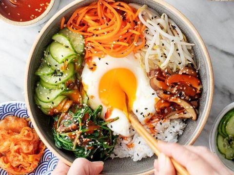 Foto: Hemat Akhir Bulan, Yuk Coba Resep Mudah dan Sehat Bibimbap ala Korea/ Pinterest.com/LoveandLemons
