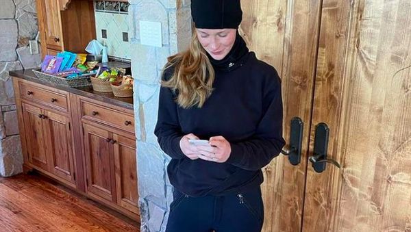 Putri Bill Gates Keranjingan iPhone yang Diharamkan Orang Tuanya
