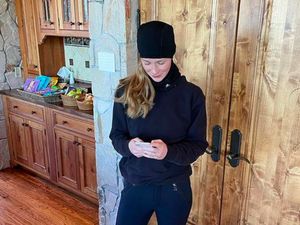 Putri Bill Gates Keranjingan iPhone yang Diharamkan Orang Tuanya