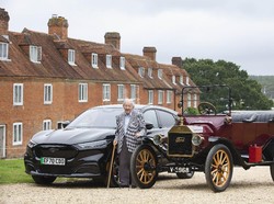 Cerita Kakek Berusia 1 Abad Dapat Kado Mobil Baru, Nyetir dari Umur 10 Tahun