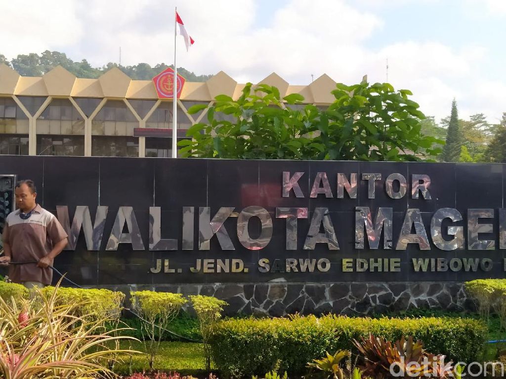 Kantor Wali Kota Magelang Dipasangi Logo TNI, Siapa Pelakunya?