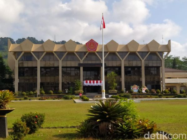 Kantor Wali Kota Magelang Tiba-tiba Dipasangi Logo TNI