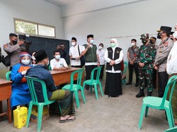 Khofifah Sebut Santri di 110 Ponpes Jatim Telah Mendapat Vaksinasi