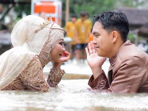 10 Potret Pengantin Viral Sesi Foto di Tengah Banjir, Ini Fakta Sebenarnya 10 Potret Pengantin Viral Sesi Foto di Tengah Banjir, Ini Fakta Sebenarnya