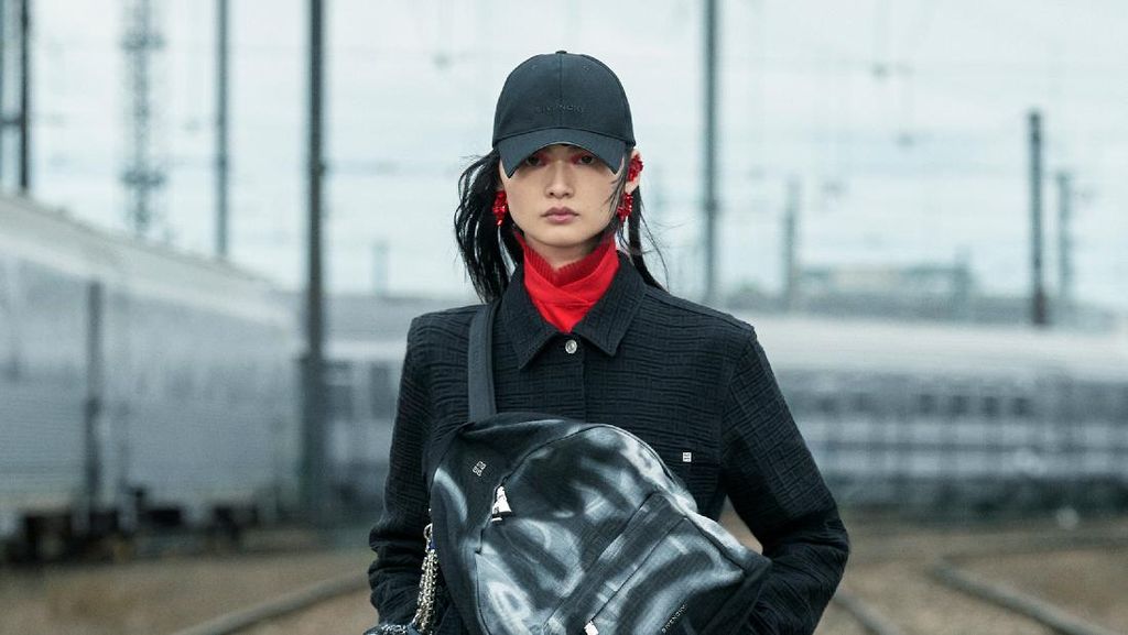 10 Koleksi Givenchy Resort 2022, Hadirkan Busana Urban dengan Gaya Punk 10 Koleksi Givenchy Resort 2022, Hadirkan Busana Urban dengan Gaya Punk