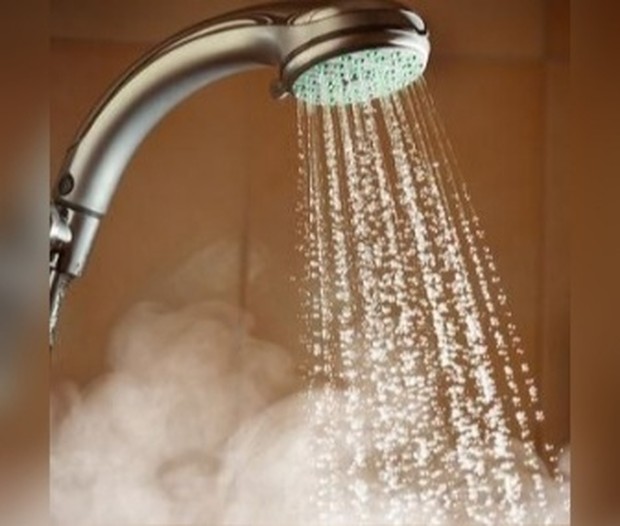 Mandi air hangat agar tak masuk angin/Foto: Pinterest.com/mamaslatina mandi malam