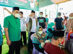 Tinjau Vaksinasi di Gresik, Jazilul Minta Distribusi Vaksin Dipercepat