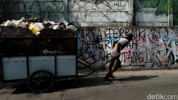 Mural Kritik Hutang Pemerintah Mejeng di Jakbar