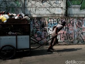 Mural Kritik Hutang Pemerintah Mejeng di Jakbar