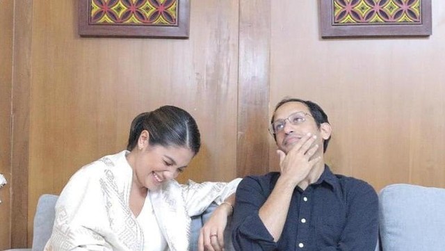 Kabar Terkini Artis dari InsertLive : Beda Agama, 7 Potret Langka Nadiem Makarim dan Franka Sang Istri Saling Toleransi